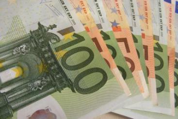 Source: Emilian Robert Vicol & https://flic.kr/p/8ip71R